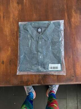 INTO THE AM Relaxed Button Down Shirt Green Leaf Pattern - Men's Size Large